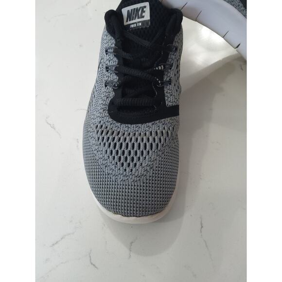 Nike Flyknit Free RN gray and black athletic sneakers Lightweig - Picture 3 of 9